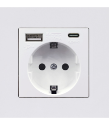 ﻿Универсальная розетка 220В с USB и Type-C (встроенные зарядные порты)