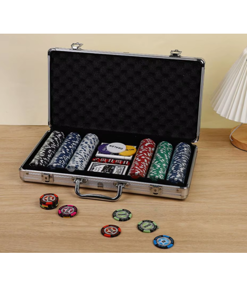 Покерный набор в кейсе (300фишек) Покерный набор в кейсе (300фишек)